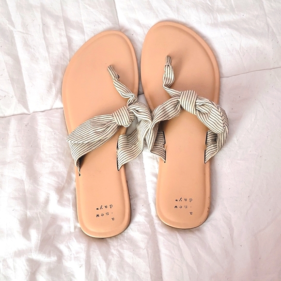 A New Day Bow Flip Flop Sandals - Picture 4 of 6